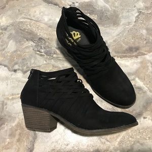 🖤 Black ankle booties 🖤